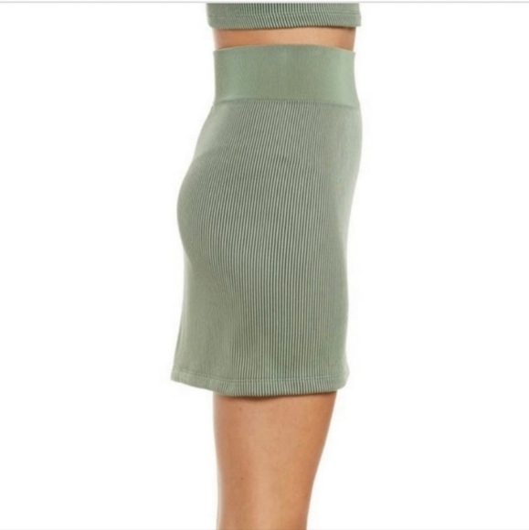 Nike Air Tight Fit Ribbed Mini Skirt Size Large NWT - Picture 4 of 9
